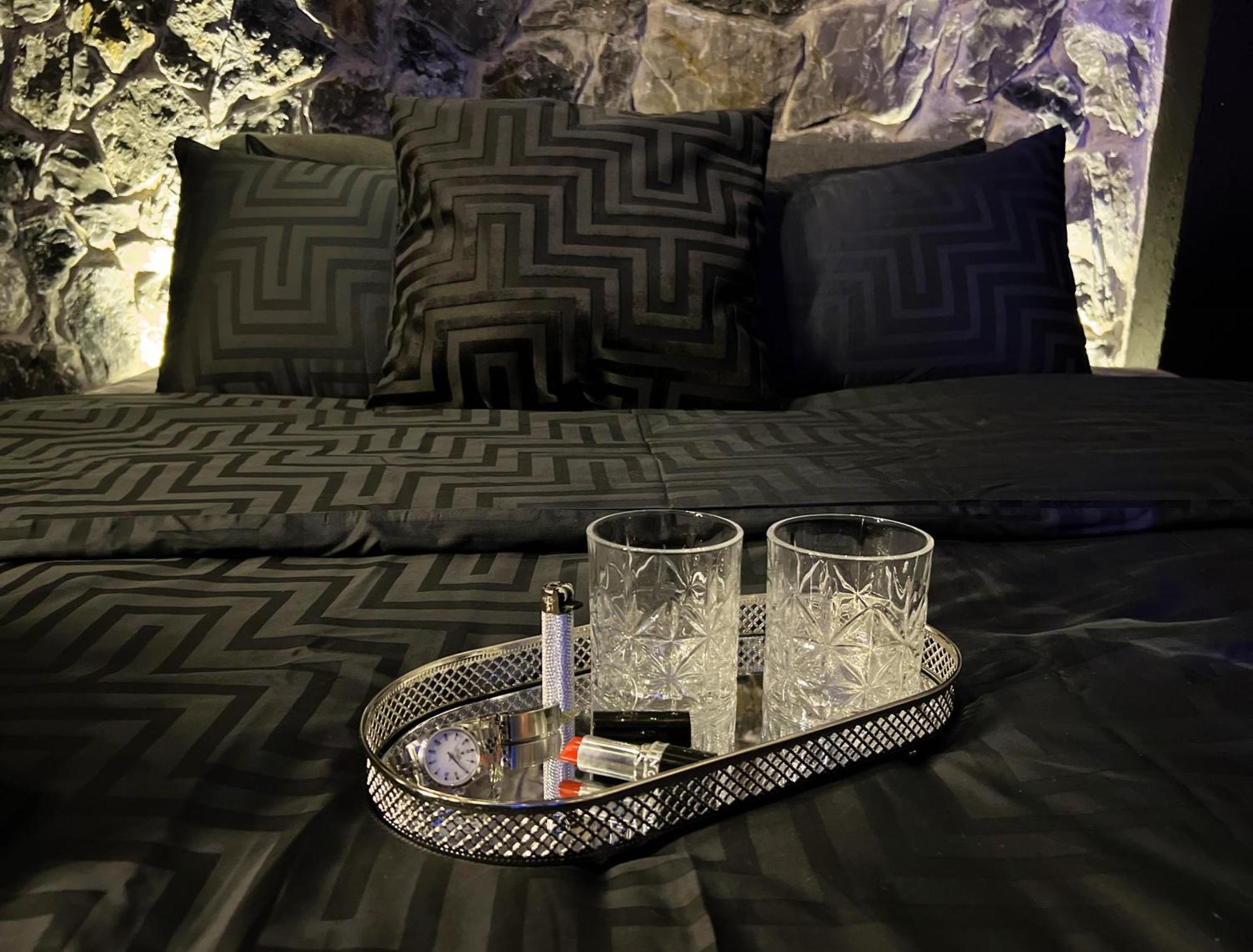 Doormat#13 Black Mirror Thessaloníki Exteriör bild